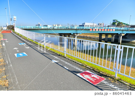 領家橋/新芝川方面を下流より望む(埼玉県川口市)【2021.11】 領家橋/新芝川方面を下流より望む(埼玉県川口市)【2021.11】 86045463