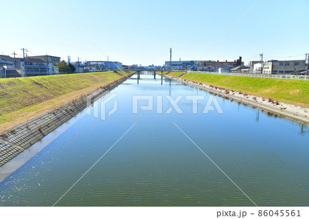 稲荷橋／新芝川より下流／順信橋方向を望む(埼玉県川口市)【2021.11】 86045561