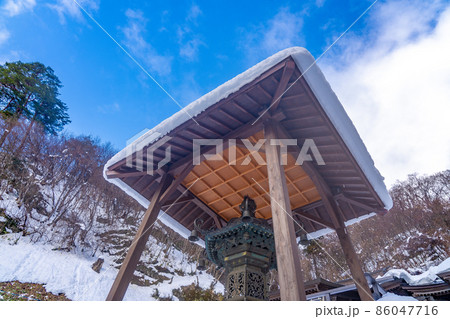山寺 奥之院と大佛殿 冬の雪景色(山形県山形市) 山寺 奥之院と大佛殿 冬の雪景色(山形県山形市) 86047716