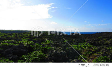 下地島、通り池から眺める風景 86048040
