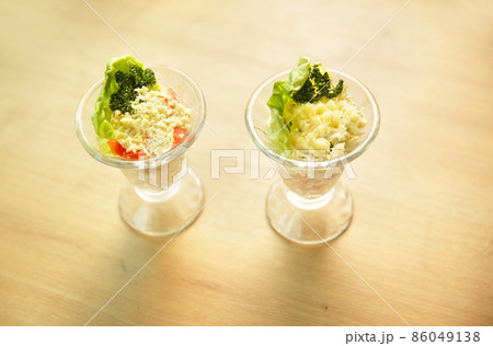 healthy salad with chicken and vegetables healthy salad with chicken and vegetables 86049138