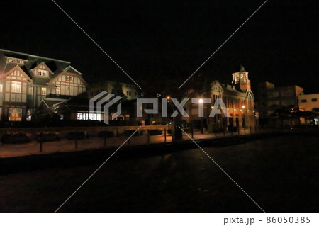 門司港レトロ旧大阪商船付近の夜の景色 86050385