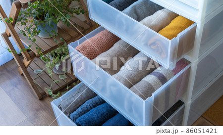 衣替えイメージ。服の整頓。 86051421