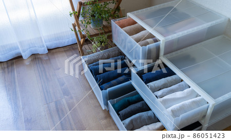 衣替えイメージ。服の整頓。 衣替えイメージ。服の整頓。 86051423