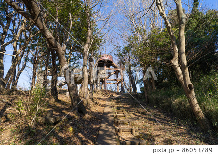 衣笠山の山頂にある展望台（大楠山ハイキングコース） 86053789