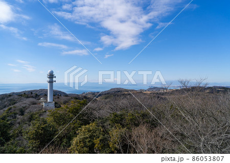 大楠山の山頂展望台から見た富士山 86053807