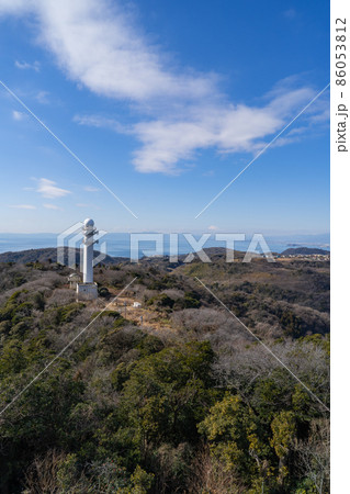 大楠山の山頂展望台から見た富士山 86053812
