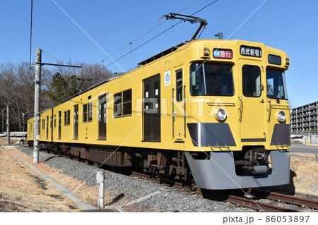 車両基地に停車する西武鉄道2000系 車両基地に停車する西武鉄道2000系 86053897