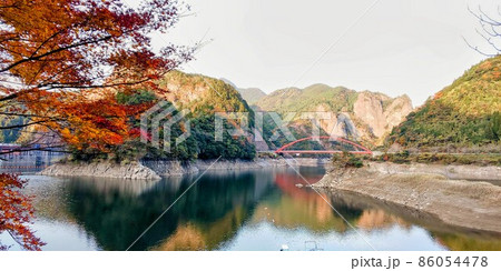 紅葉とハート岩 紅葉とハート岩 86054478