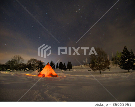 冬キャンプ 星空とテント 冬キャンプ 星空とテント 86055965