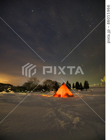 冬キャンプ 星空とテント 冬キャンプ 星空とテント 86055966