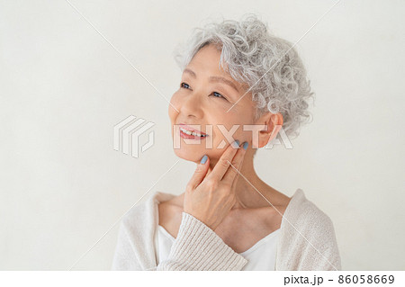 シニア女性 86058669