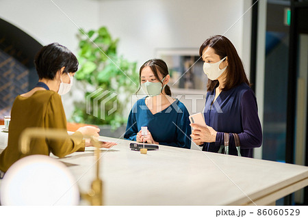 電子決済会計イメージ　撮影協力：WEEK芝大門（サンフロンティア不動産） 86060529