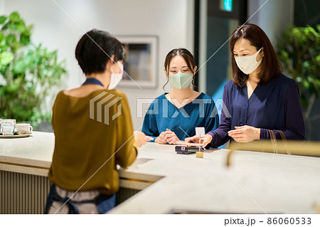 電子決済会計イメージ　撮影協力：WEEK芝大門（サンフロンティア不動産） 86060533