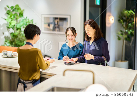 電子決済会計イメージ　撮影協力：WEEK芝大門（サンフロンティア不動産） 86060543