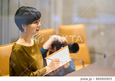 女性経営者取材イメージ　撮影協力：WEEK芝大門（サンフロンティア不動産） 86060905