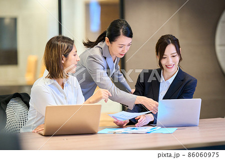 働く女性イメージ　撮影協力：WEEK芝大門（サンフロンティア不動産） 86060975