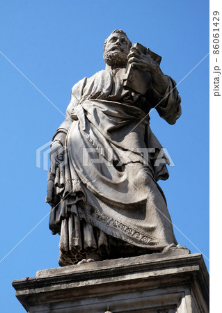 Statue of Apostle saint Peter on the Ponte Sant Angelo in Rome, Italy Statue of Apostle saint Peter on the Ponte Sant Angelo in Rome, Italy 86061429