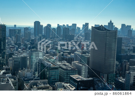 東京のビル群　俯瞰　遠景　（東京駅上空から日本橋方面をのぞむ　2022年1月） 86061864