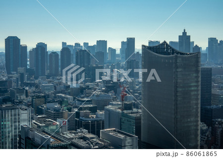 東京のビル群 俯瞰 遠景 (東京駅上空から日本橋方面をのぞむ 2022年1月) 東京のビル群 俯瞰 遠景 (東京駅上空から日本橋方面をのぞむ 2022年1月) 86061865