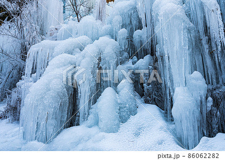 冬の湧水広場、いなぶの氷瀑〈愛知県豊田市〉 冬の湧水広場、いなぶの氷瀑〈愛知県豊田市〉 86062282