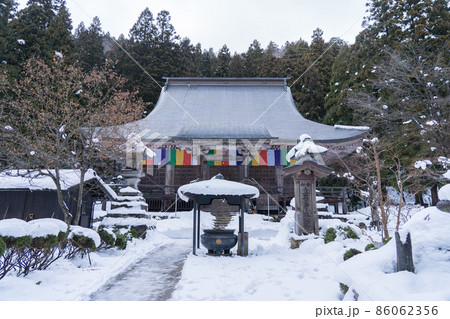 山寺の根本中堂 冬の雪景色(山形県山形市) 山寺の根本中堂 冬の雪景色(山形県山形市) 86062356