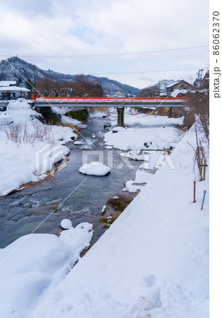 立谷川と山寺宝珠橋　冬の雪景色（山形県山形市） 86062370