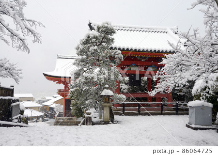 雪の清水寺 鐘楼 京都市東山区 雪の清水寺 鐘楼 京都市東山区 86064725