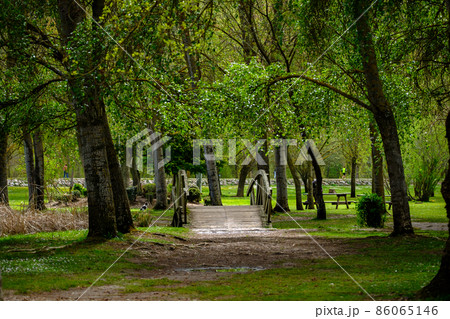 Parque de la Candamia, city of Leon Spain, garden leisure and sports area on the bank of the Torio river Parque de la Candamia, city of Leon Spain, garden leisure and sports area on the bank of the Torio river 86065146