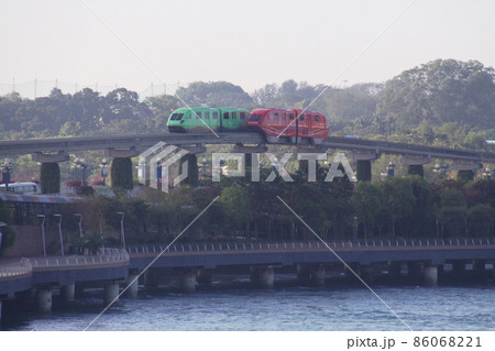 シンガポール市とセントサ島をつなぐモノレール 86068221