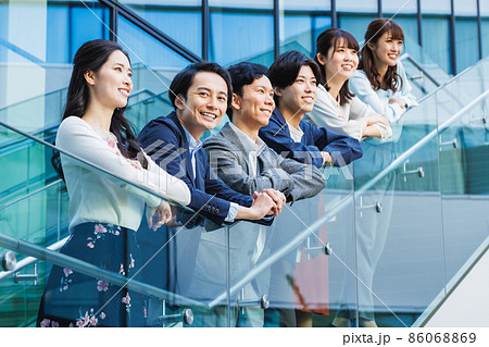 若いビジネスチーム　撮影協力：LINK FOREST 86068869