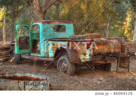 Rusty Old Truck 86069126