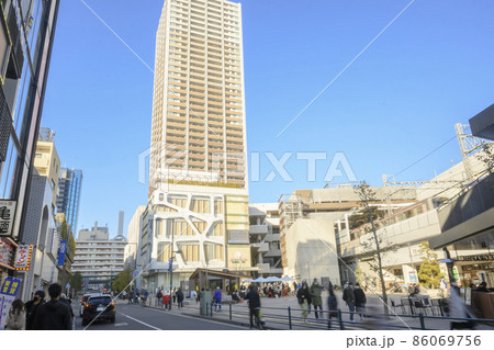 武蔵小杉駅 東急線南口前の広場と街並み 神奈川県川崎市中原区 武蔵小杉駅 東急線南口前の広場と街並み 神奈川県川崎市中原区 86069756