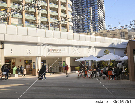 武蔵小杉駅　東急線高架と南口前の広場　神奈川県川崎市中原区 86069761