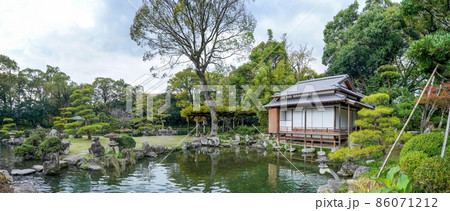 静寂に包まれた日本庭園のパノラマ情景@愛媛 静寂に包まれた日本庭園のパノラマ情景@愛媛 86071212