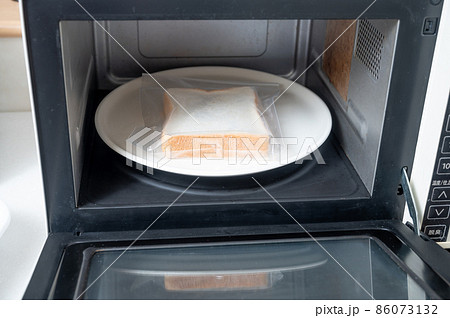 冷凍保存してる食パンレンジで調理 冷凍保存してる食パンレンジで調理 86073132