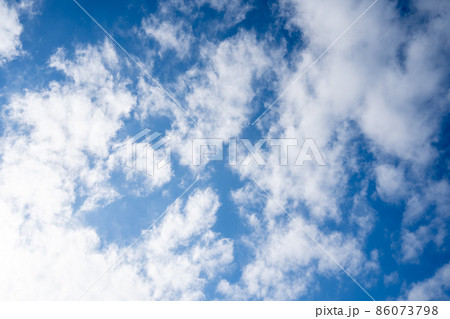 青空　空　雲　背景　背景素材 86073798