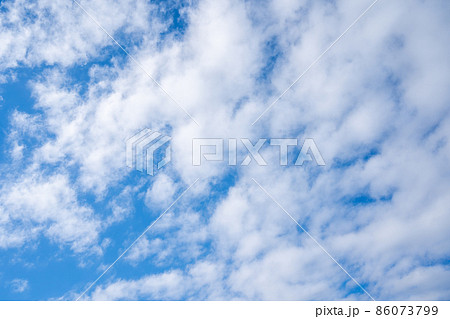 青空　空　雲　背景　背景素材 86073799