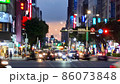 夕暮れ時の台北市の繁華街の交差点4 86073848