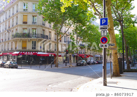パリの街角 86073917