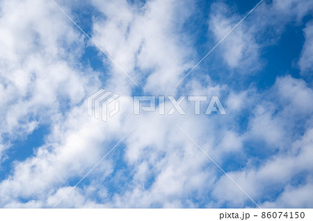 青空　空　雲　背景　背景素材 86074150