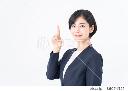 若いビジネスウーマン 若いビジネスウーマン 86074595