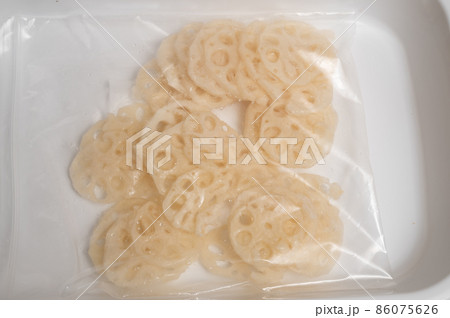 冷凍保存しているスライスレンコン　 86075626