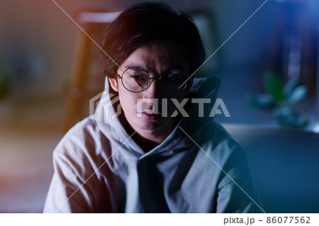 男性ポートレート 86077562