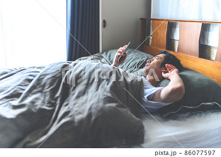 男性ポートレート 86077597