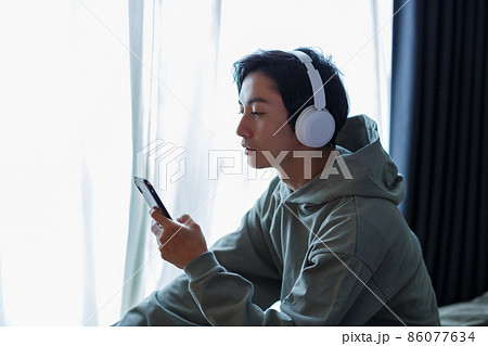 男性ポートレート 86077634