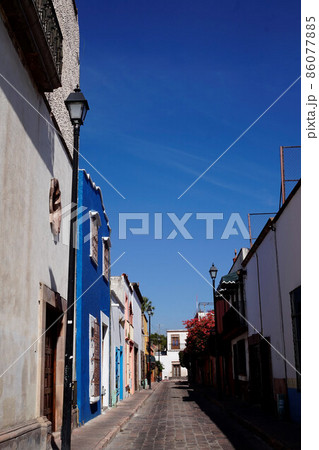 メキシコ　ケレタロの街並み 86077885