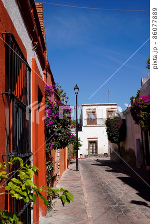 メキシコ　ケレタロの街並み 86077889