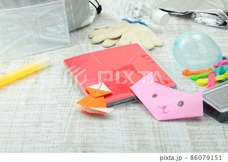 子供用防災グッズと遊び道具 子供用防災グッズと遊び道具 86079151