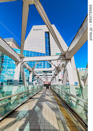 東京 新宿駅南口の都市風景 東京 新宿駅南口の都市風景 86079966